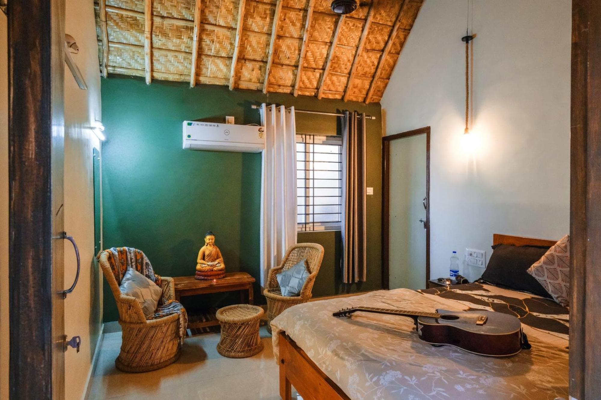 The Hideout Cottage And Restaurant Hampi Exterior photo