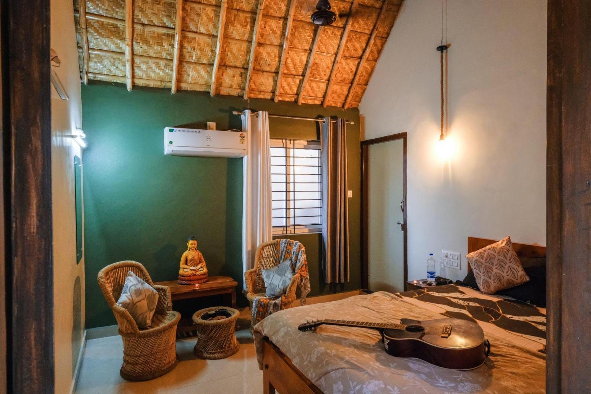 The Hideout Cottage And Restaurant Hampi Exterior photo